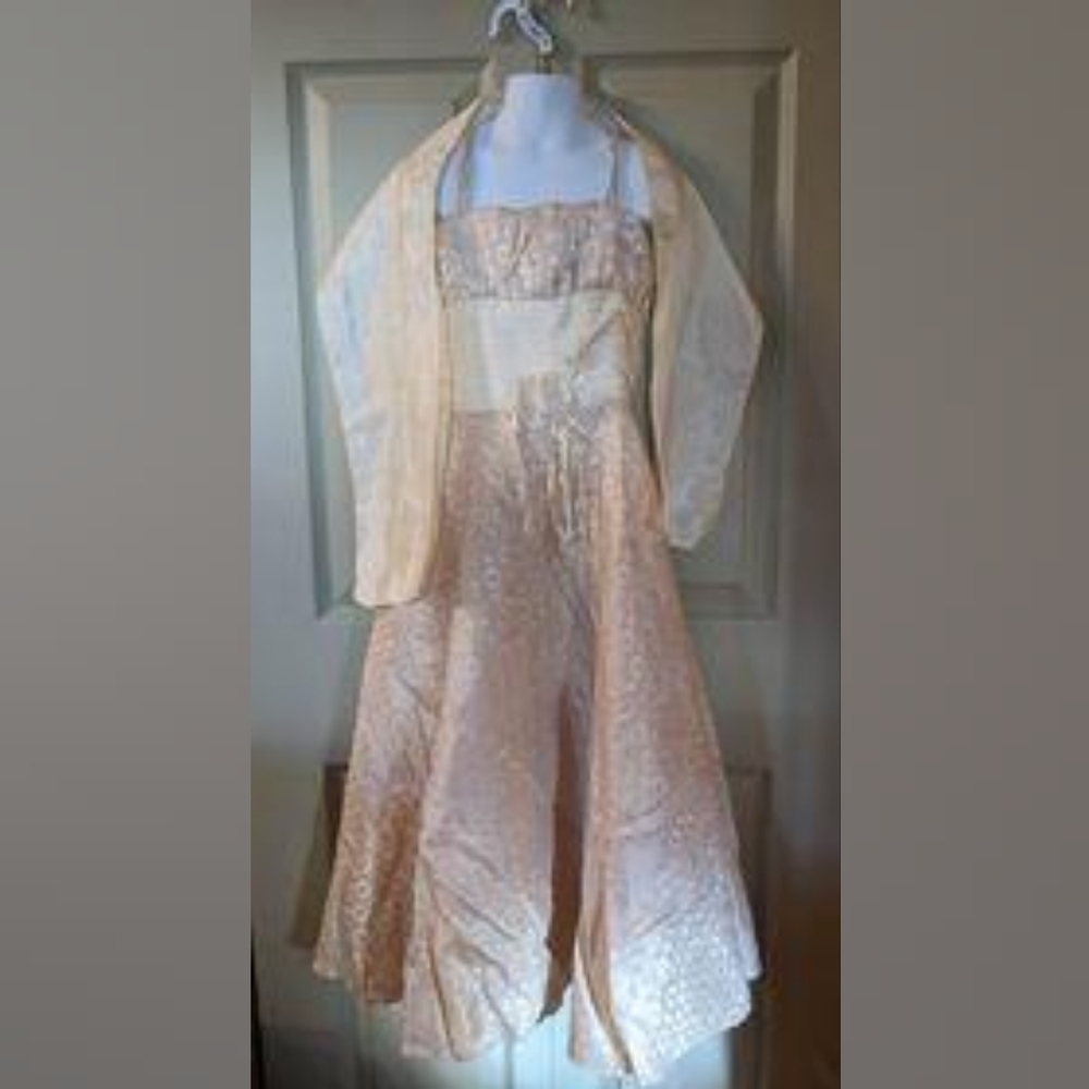 New with tags Girl's Classic Fashion party dress is size 8-9, T2